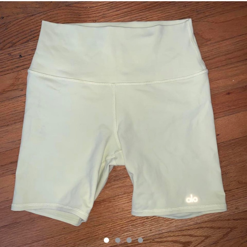 Alo Yoga high waist biker short in buttercup